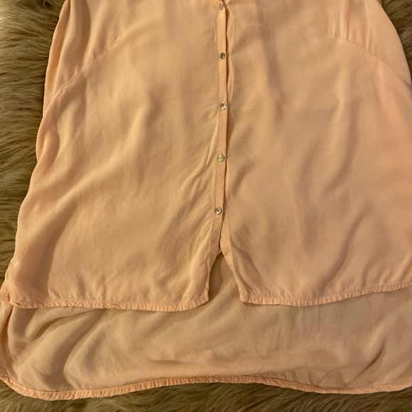 H&M blush pink sleeveless blouse with gold buttons - Picture 3 of 8
